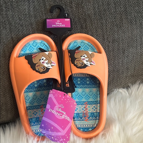 Disney Beach Girl Moana Slide Coral - Picture 1 of 2
